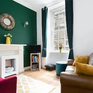 stockbridge-two-bedroom-apartment.edinburghhotelsuk.org/