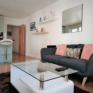 Still Life Tower Hill Executive Appartement